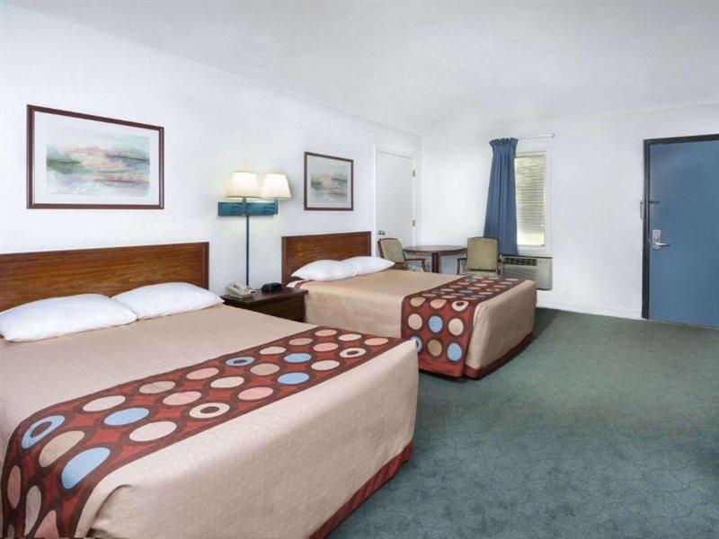 ซูเปอร์ 8 บาย วินด์แฮม เทย์เลอร์วิลล์ อิลลินอยส์ Hotel Taylorville ภายนอก รูปภาพ