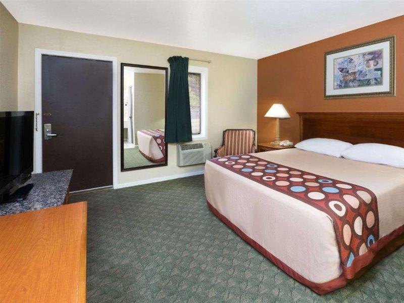 ซูเปอร์ 8 บาย วินด์แฮม เทย์เลอร์วิลล์ อิลลินอยส์ Hotel Taylorville ภายนอก รูปภาพ