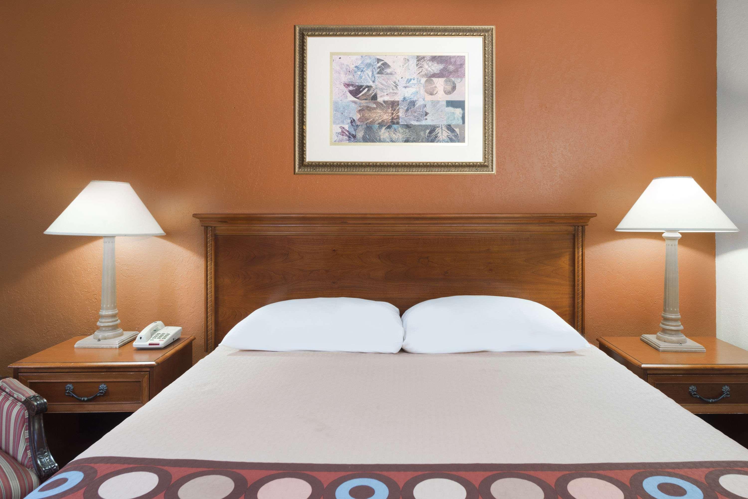 ซูเปอร์ 8 บาย วินด์แฮม เทย์เลอร์วิลล์ อิลลินอยส์ Hotel Taylorville ภายนอก รูปภาพ