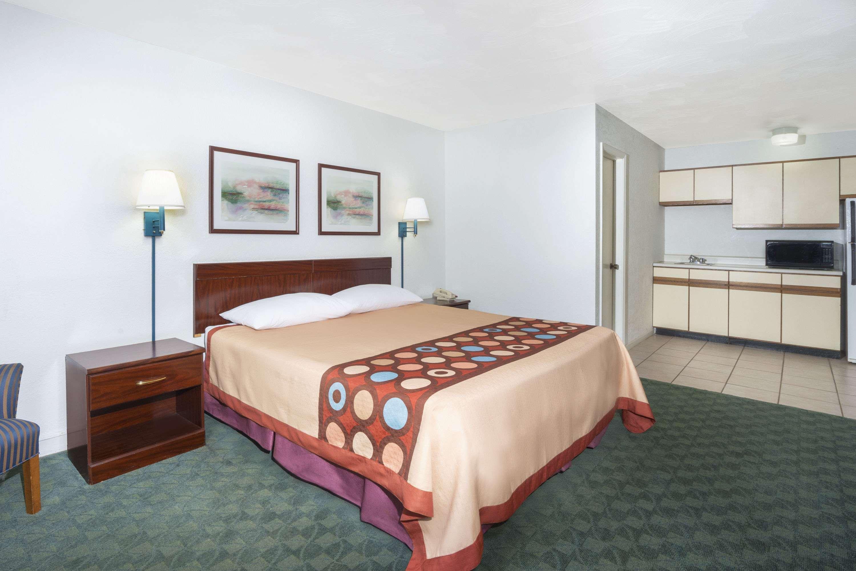 ซูเปอร์ 8 บาย วินด์แฮม เทย์เลอร์วิลล์ อิลลินอยส์ Hotel Taylorville ภายนอก รูปภาพ